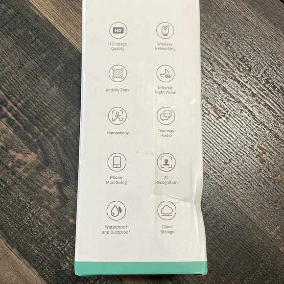 NEW NIB DIHOOM WIFI WIRELESS SMART CAMERA CAN SCREW IN LIGHT SOCKET OR PLUG IN - Picture 3 of 4